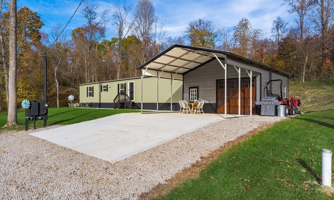 East Fultonham House | The Roseville Ridge Retreat