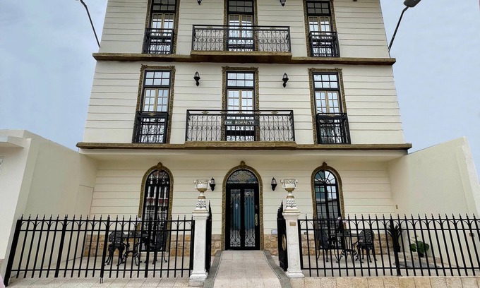 Simon Bolivar House | The Royalty Inn