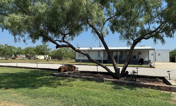 Voss House | The Runaway Place @ O.H. Ivie - 2 minutes from Elm Creek Marina and boat ramps.