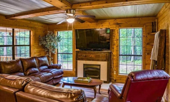 Oakland Cabin | The Sac Au Lait Chalet