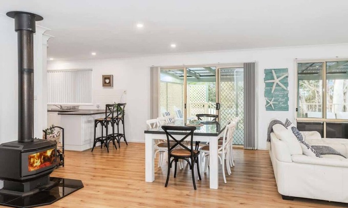 Narrawallee House | The Salty Deck Summar