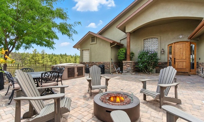 Williamson House | The Sanctuary at Prescott-Downtown-Hot Tub & Views