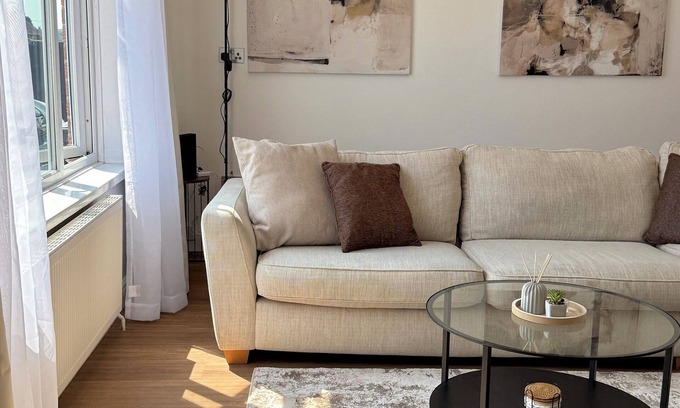 Cribbs Causeway House | The Sandstone Stay l Cosy Central Location 5 mins from Southmead Hospital