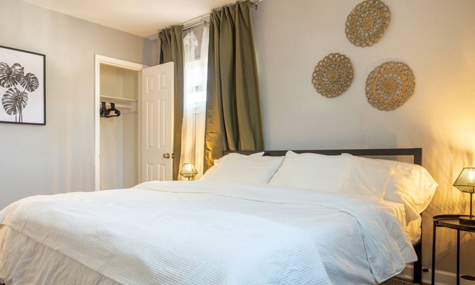 North Camellia Acres House | The Sao Paulo Inn - Perfect for Travelers - 30 days minimum