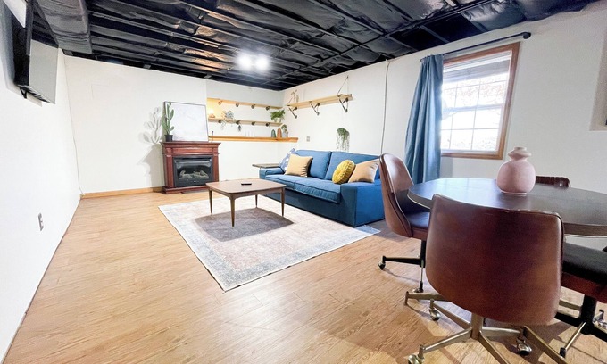 St. Robert Apartment | The Sapper Snug - Mins 2 FLW