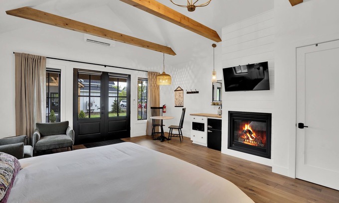 Sisters Hotel | The Scout Boutique Cottages