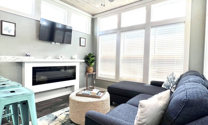 Clermont House | The Sea Glass House - Lakeside Tiny Home Near Orlando