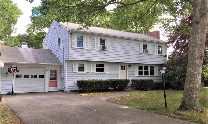 Bass River House | The Seabreeze Manor - a beach getaway, perfect for groups or several families!