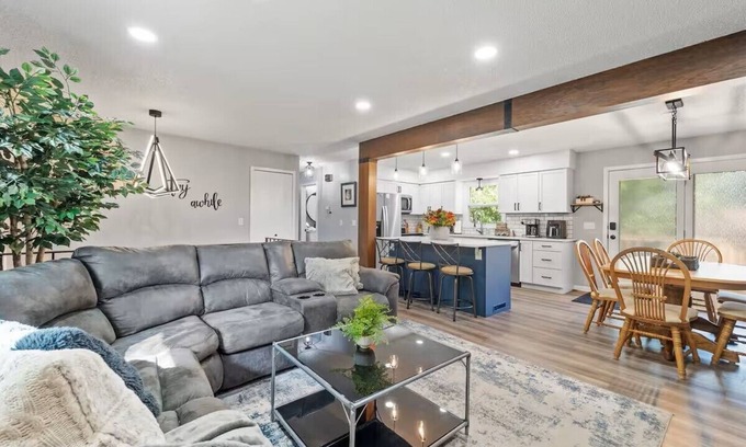 Maple Grove House | The Seasons - Family Friendly in the 'Burbs!