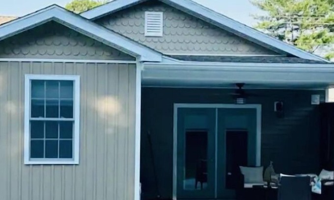 Crown Heights Cottage | The Secret Cottage-Hidden Gem! Entire cottage with covered patio!