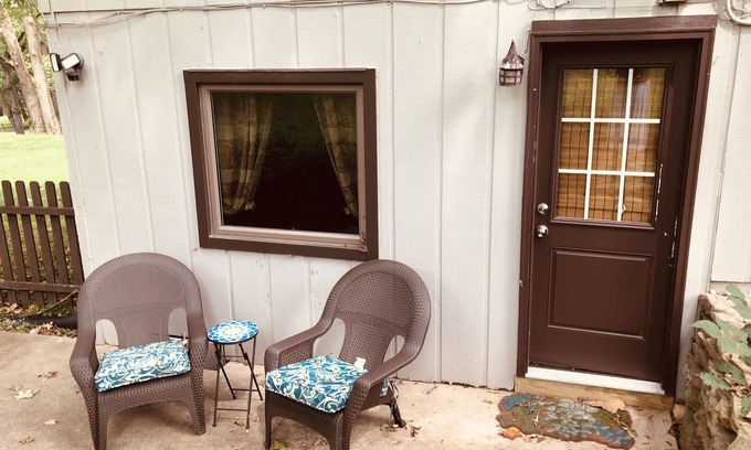 Turners House | The Serene Guest House! Peaceful home Near Lake Springfield!