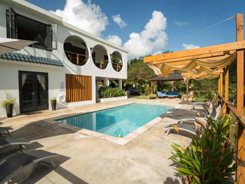 Juan Martin Bed & Breakfast | The Serene House Bed & Breakfast