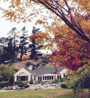 Lake Hayes Bed & Breakfast | The Shan's Lodge