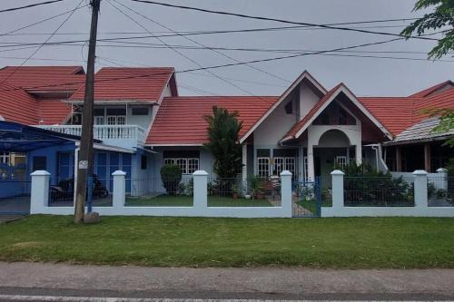 Padang House | The Sharpe's Place