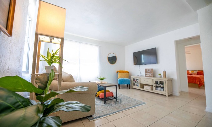Melinda Cook Cottage | The Shores Beach Cottage - a Short Walk from the Sand - Daytona Beach Shores
