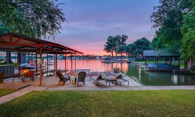 Granite Shoals House | The Shorewood | Dog-Friendly Lake Retreat