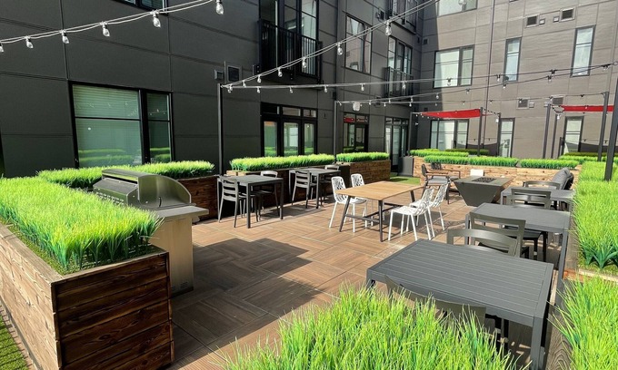 Near East Columbus Apartment | The Silverstone