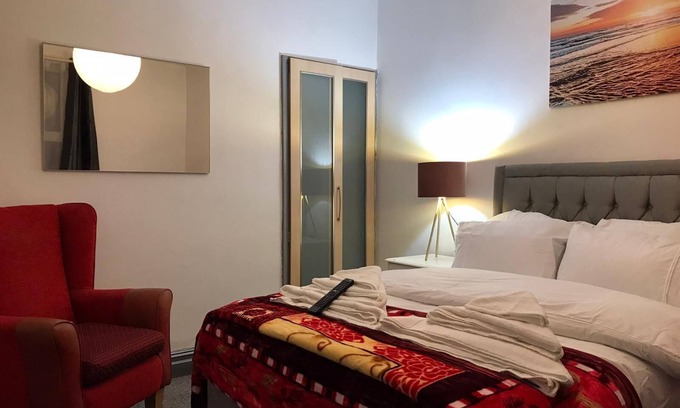 Sheffield House | The Skipton Villa - 4 bedrooms with 4 double beds - sleep 8