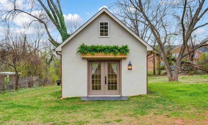 Amherst Cottage | The Sleepy Fox Cottage: A Cozy Getaway with a Touch of History