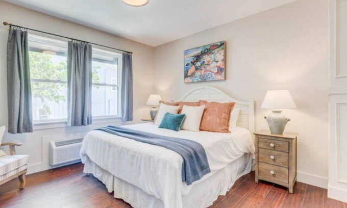 Historic Downtown Manteo Apartment | The Sound Side Handicap accessible
