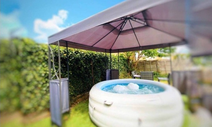 Canterbury House | The Spacious Gem Stay 💎 With Hot Tub & Parking Canterbury