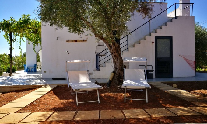 Marina di Pescoluse Villa | The spirit of a very colourful countryside Villa near the sea