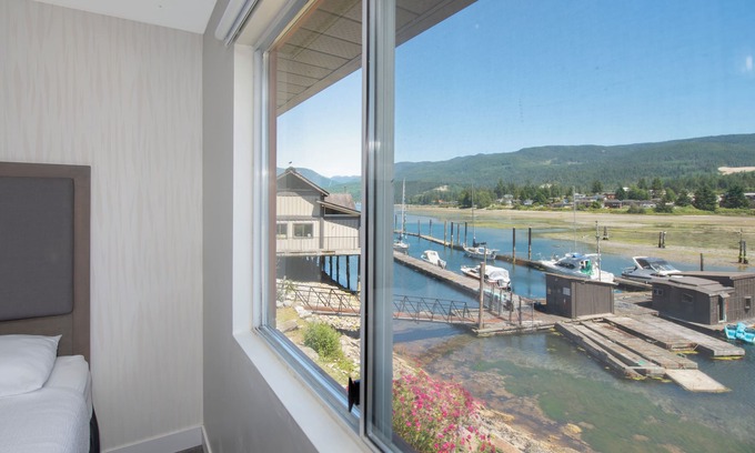 Sechelt Hotel | The Spot at Porpoise Bay