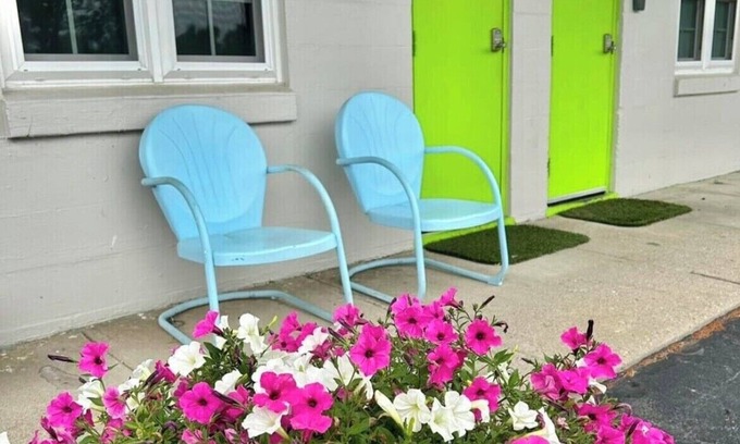 Yellow Springs Hotel | The Springs Motel