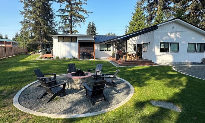 Mendenhall Valley House | The Spruce House - hot tub, outdoor fireplace, fire pit near airport, shopping