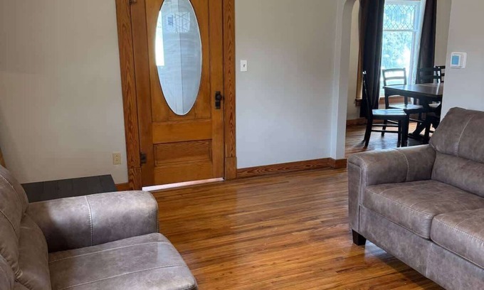 Ogallala House | The Spruce House Near Lake Mac 4BR Great Location