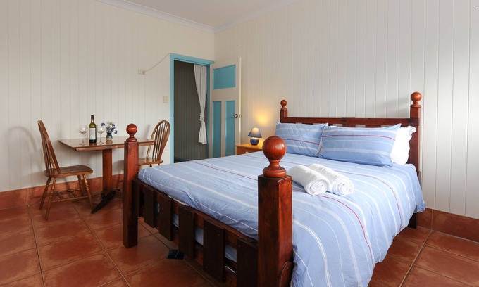 Mount Samson Apartment | The stable room at Samford Lakes
