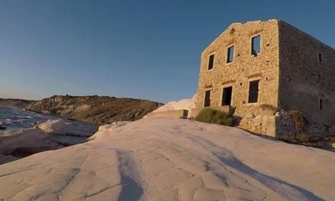 Realmonte House | The Staircase Rooms (Double Room with Sea View)