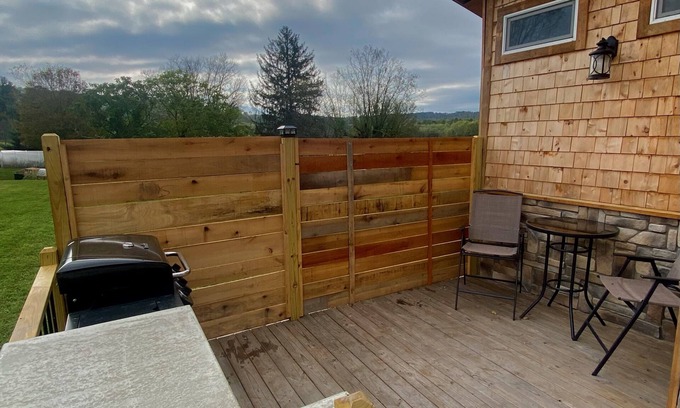 Zaleski Cabin | The StarGazer farm Stay 20 mins from hocking hill w/fast internet