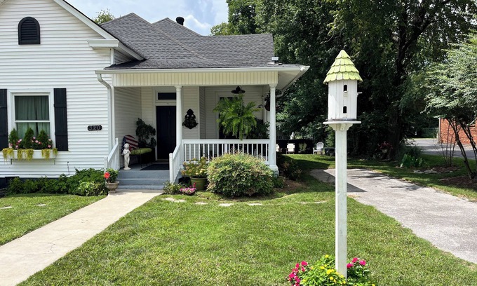 Lebanon House | The Station House-DOWNTOWN LEBANON-Wedding Rooms