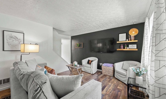 Summit Station House | The StayBerry – Stay for 6