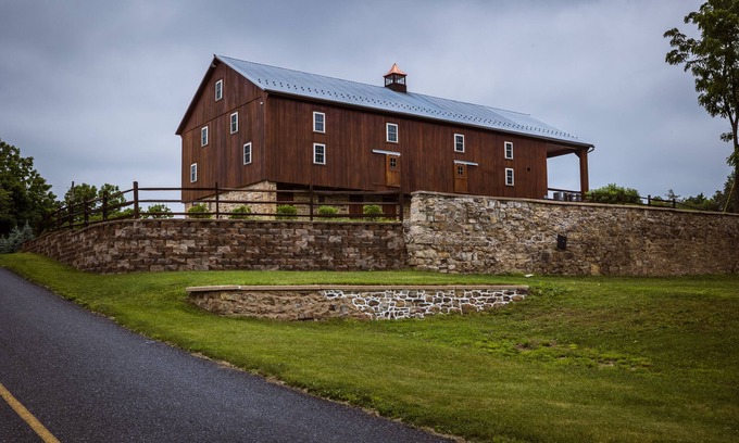 Cumbola Cabin | The Stone Barndominium | Game Room, Fire Pit + Bar!