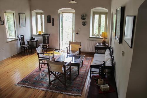 Trikolonoi Ski Chalet | The Stonehouse