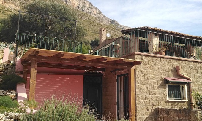 Castelluzzo House | The strawberry tree apartment