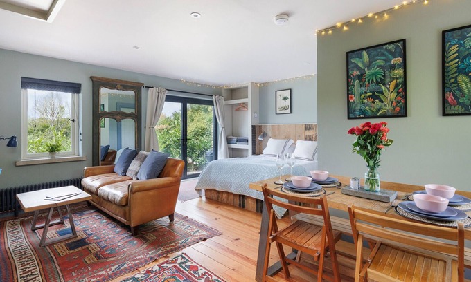 Nettlestone Apartment | The Studio - The Little Dairy Park Farm - Isle of