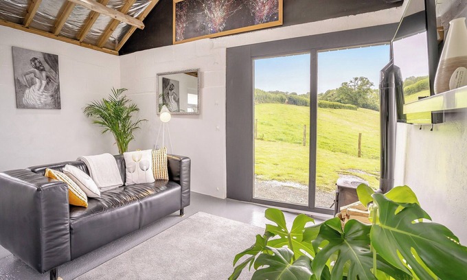 Pentrefelin Cottage | The Studio - UK44779