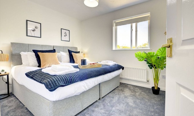 Bletchley Other | The Studley | Calm & Executive House | Parking | eco-Short Term Let by SILVA