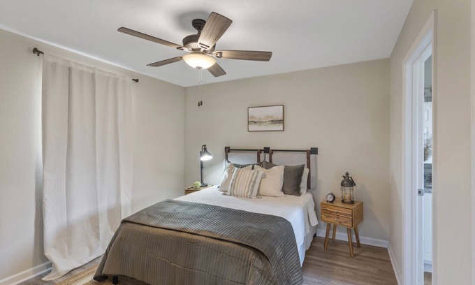 Sulphur Apartment | The Suite Spot 4 - minutes from casinos