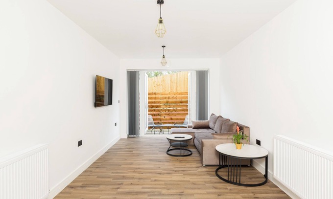 Brierley Hill Hotel | The Suites Inn Hotel