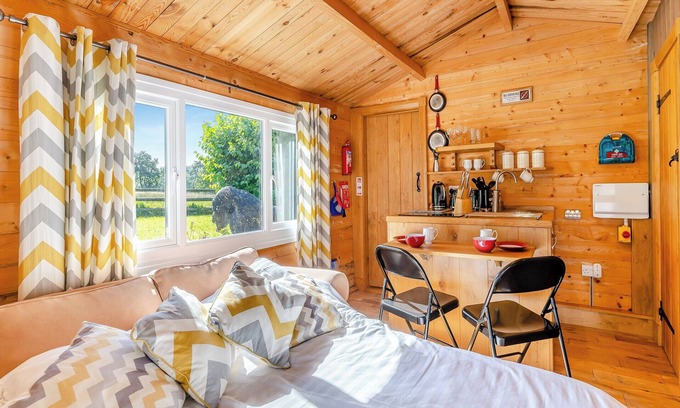 Llandeilo Cottage | The Summer House - UK45102