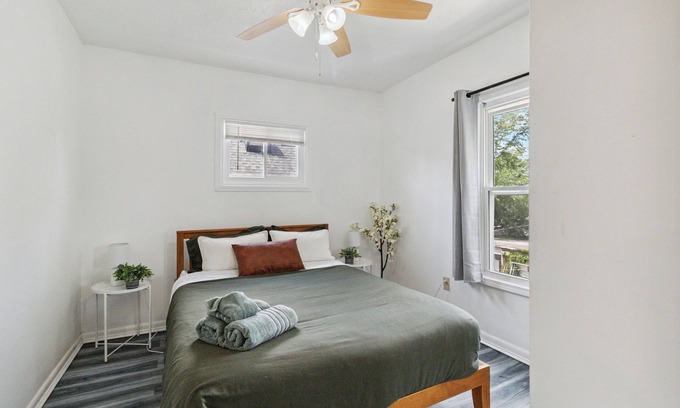 Cleveland Apartment | The Sunny Nook- The Sunroom APT West CLE