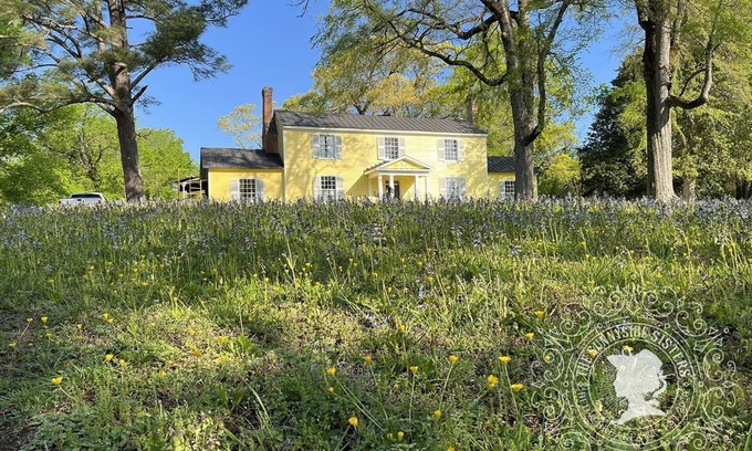 Clarksville Bed & Breakfast | The Sunnyside Sisters Bed and Breakfast, With a Dutch touch.