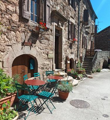 Castelnau-Pegayrols Bed & Breakfast | The Tavern