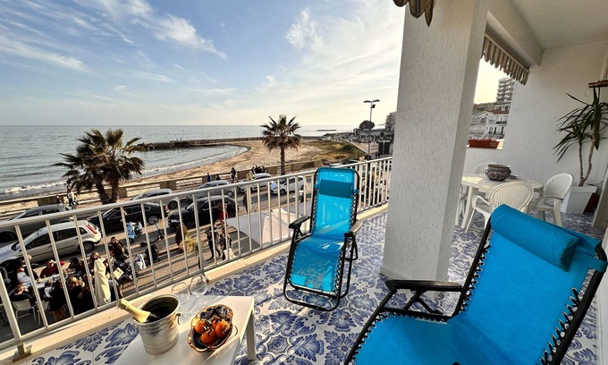 Sciacca Apartment | The terrace by the sea