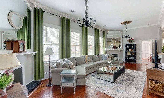 Hitch Village - Fred Wessels Homes Apartment | The Terrace @ Trustees' Garden - Walk to River!
