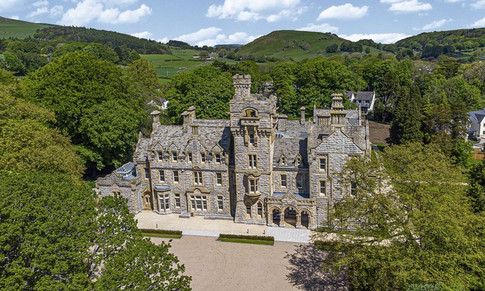 Newland Near Ulverston Cottage | THE THEOBOLD SUITE STONE CROSS MANSION, family friendly in Ulverston